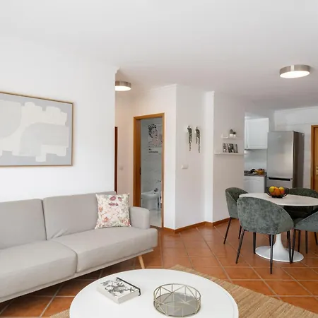 Da Silva Retreat With Terrace